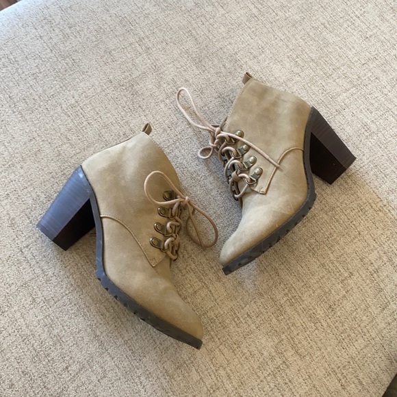 🪞 taupe lace up block heel booties - Picture 1 of 7